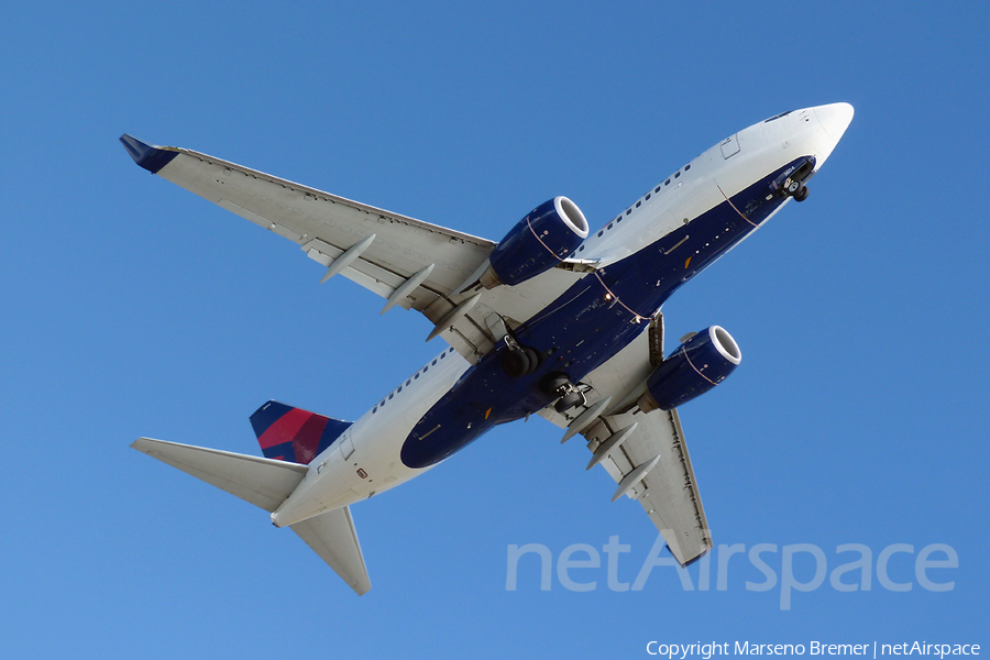 Delta Air Lines Boeing 737-732 (N304DQ) | Photo 4721