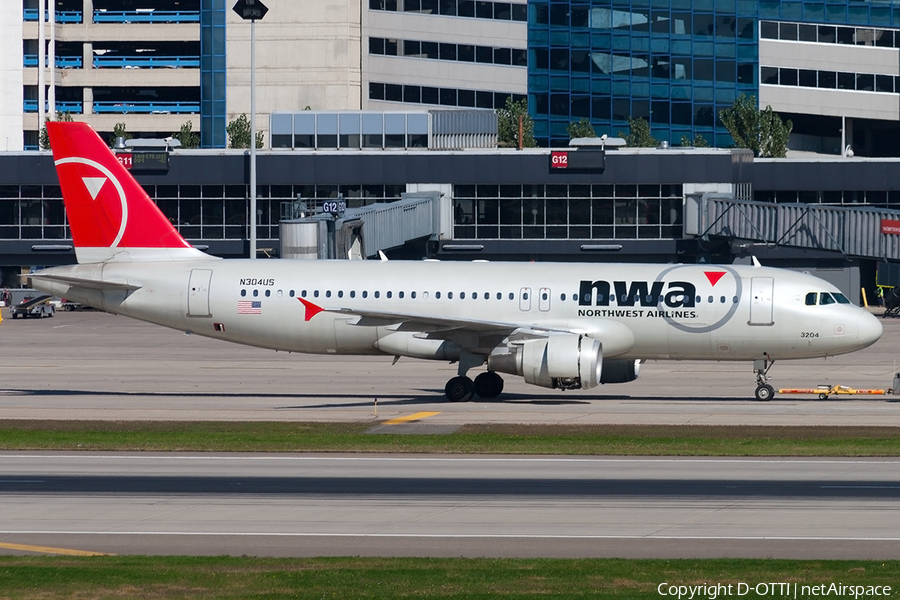 Northwest Airlines Airbus A320-211 (N304US) | Photo 189653