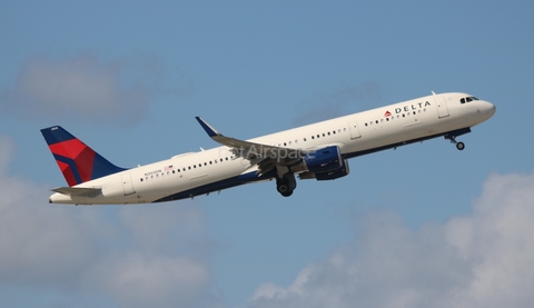 Delta Air Lines Airbus A321-211 (N305DN) at  Ft. Lauderdale - International, United States