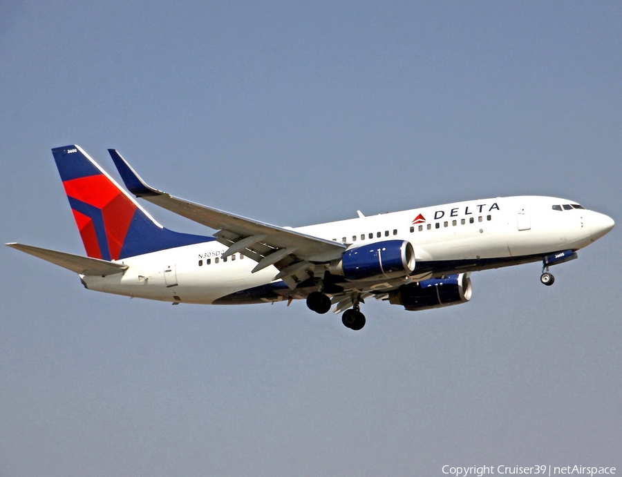 Delta Air Lines Boeing 737-732 (N305DQ) | Photo 261270