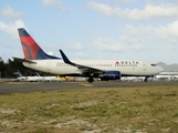 Delta Air Lines Boeing 737-732 (N305DQ) at  Philipsburg - Princess Juliana International, Netherland Antilles