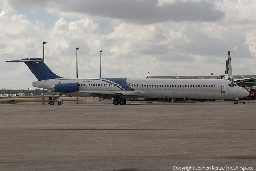 Falcon Air Express McDonnell Douglas MD-83 (N306FA) | Photo 221327