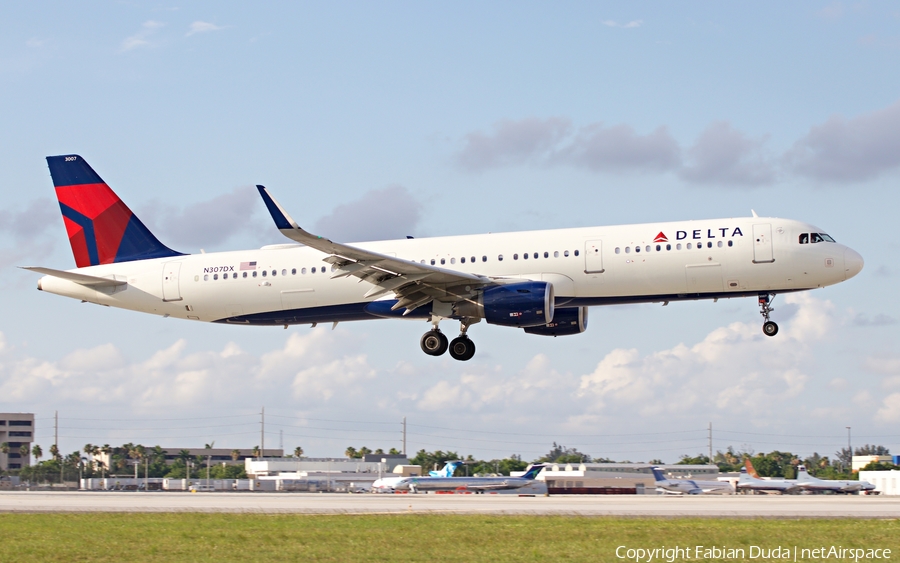 Delta Air Lines Airbus A321-211 (N307DX) | Photo 325679
