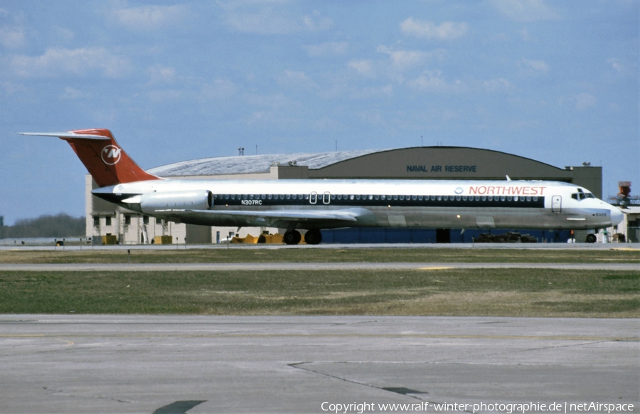 Northwest Airlines McDonnell Douglas MD-82 (N307RC) | Photo 482374