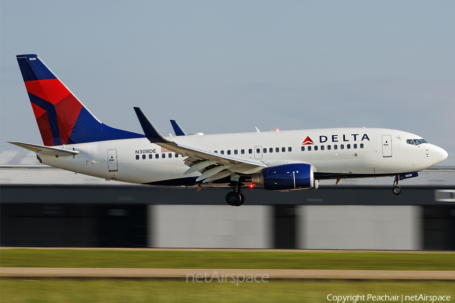 Delta Air Lines Boeing 737-732 (N308DE) | Photo 168118