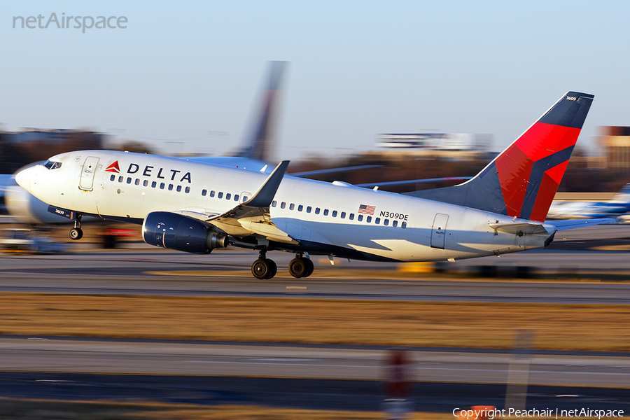 Delta Air Lines Boeing 737-732 (N309DE) | Photo 133915