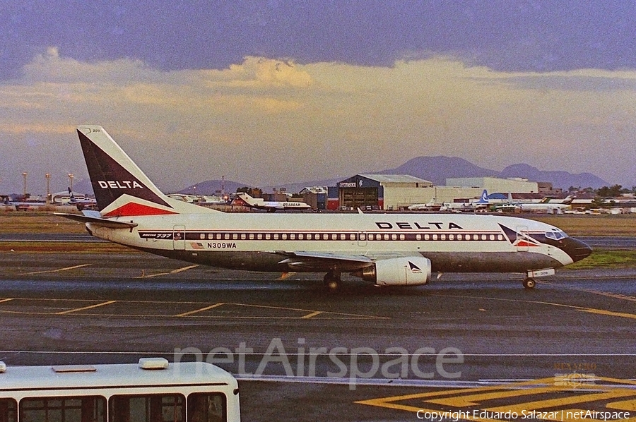 Delta Air Lines Boeing 737-347 (N309WA) | Photo 441060