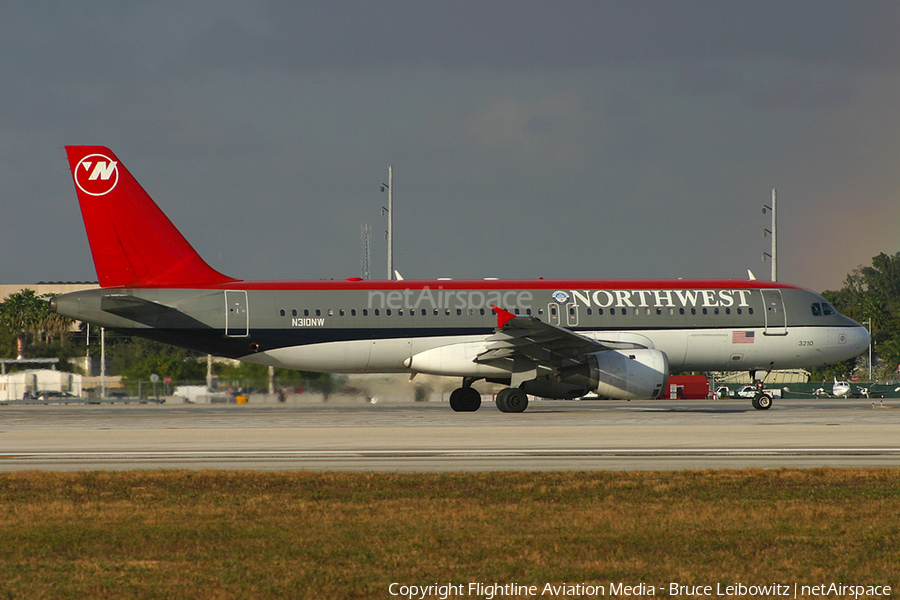 Northwest Airlines Airbus A320-211 (N310NW) | Photo 142198