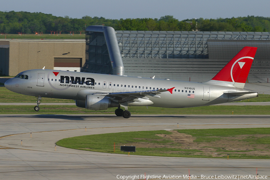 Northwest Airlines Airbus A320-211 (N316US) | Photo 142623
