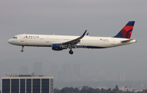 Delta Air Lines Airbus A321-211 (N317DN) at  Los Angeles - International, United States
