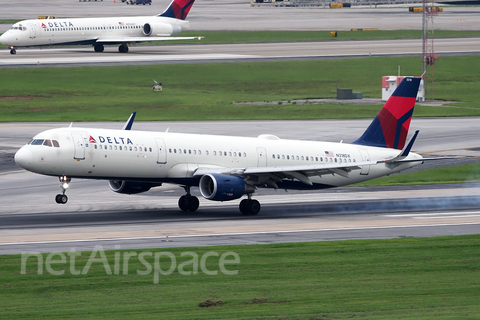 Delta Air Lines Airbus A321-211 (N318DX) at  Atlanta - Hartsfield-Jackson International, United States