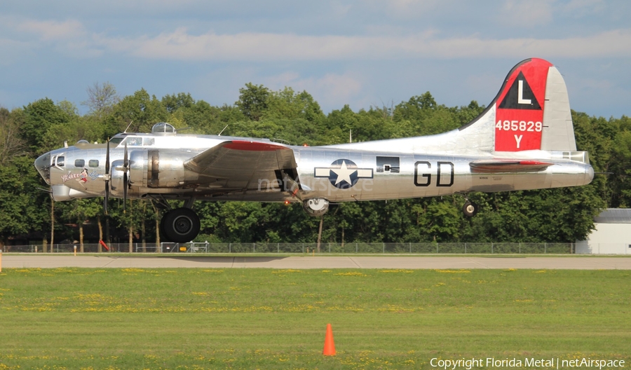 Yankee Air Museum Boeing B-17G Flying Fortress (N3193G) | Photo 307442