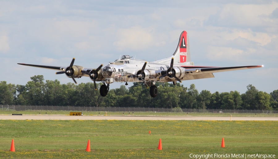 Yankee Air Museum Boeing B-17G Flying Fortress (N3193G) | Photo 330918