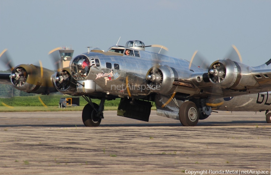 Yankee Air Museum Boeing B-17G Flying Fortress (N3193G) | Photo 304075