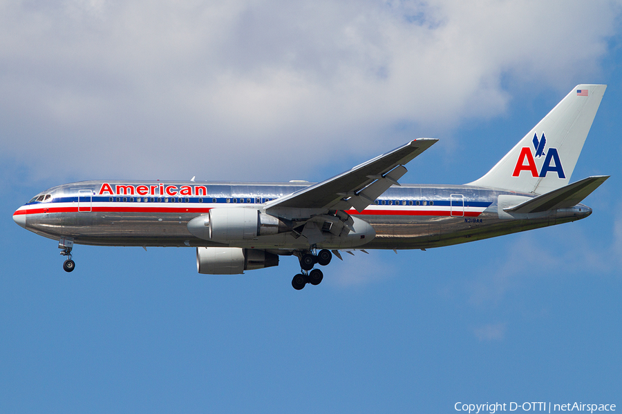 American Airlines Boeing 767-223(ER) (N319AA) | Photo 386289