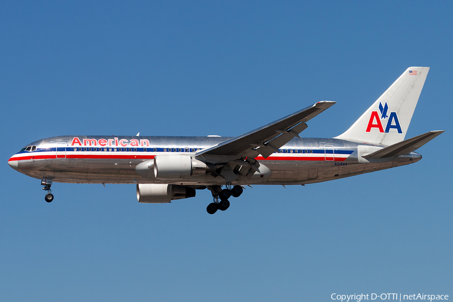 American Airlines Boeing 767-223(ER) (N319AA) | Photo 183274