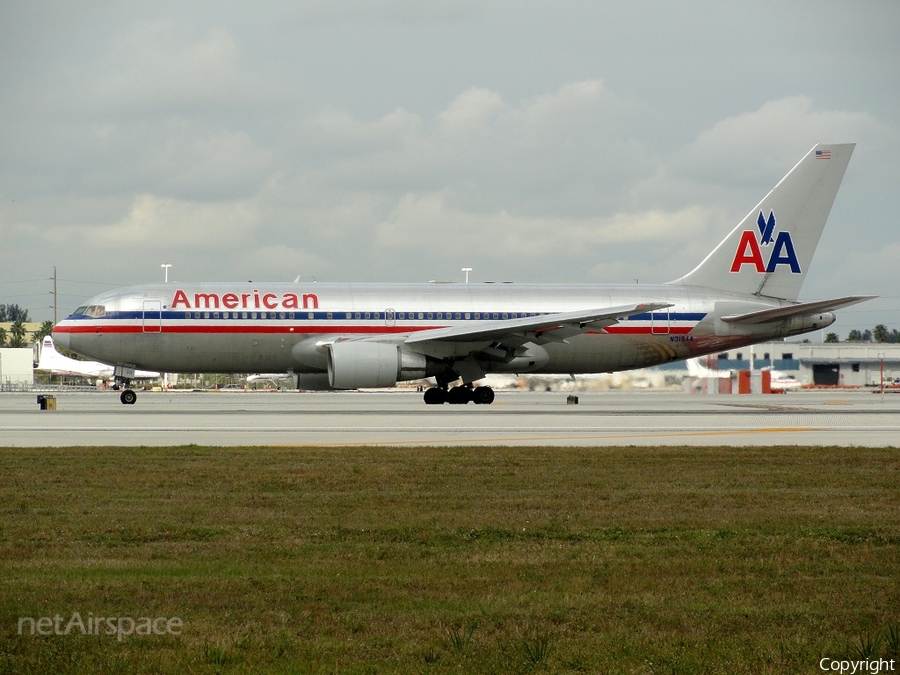 American Airlines Boeing 767-223(ER) (N319AA) | Photo 47045