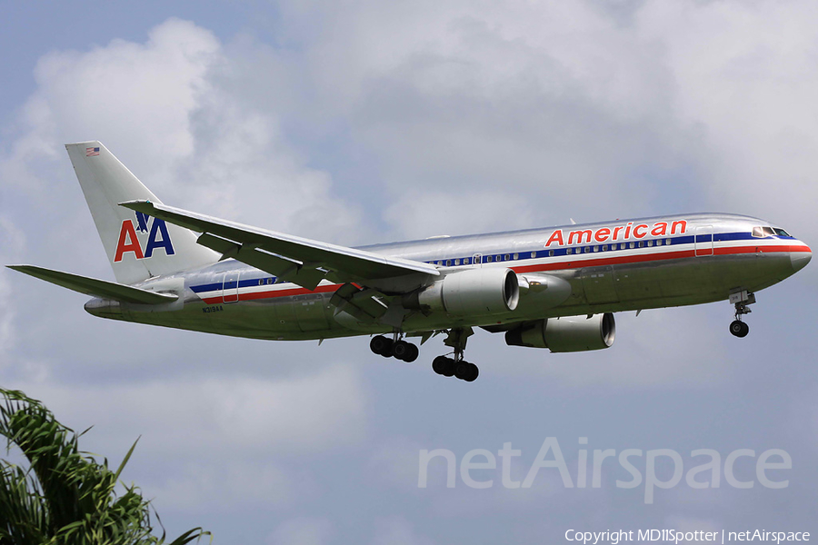 American Airlines Boeing 767-223(ER) (N319AA) | Photo 26189