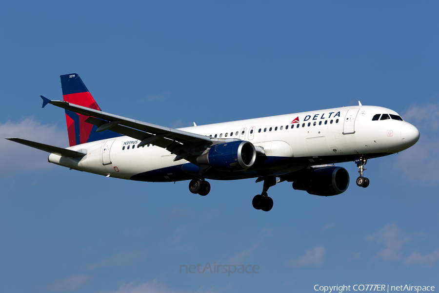 Delta Air Lines Airbus A320-211 (N319US) | Photo 24875