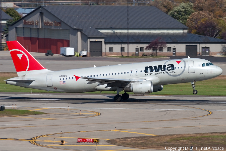 Northwest Airlines Airbus A320-211 (N319US) | Photo 191245