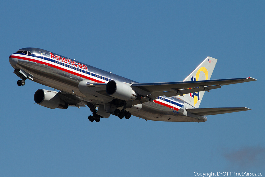 American Airlines Boeing 767-223(ER) (N320AA) | Photo 334852