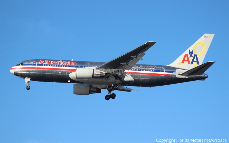 American Airlines Boeing 767-223(ER) (N320AA) | Photo 300287