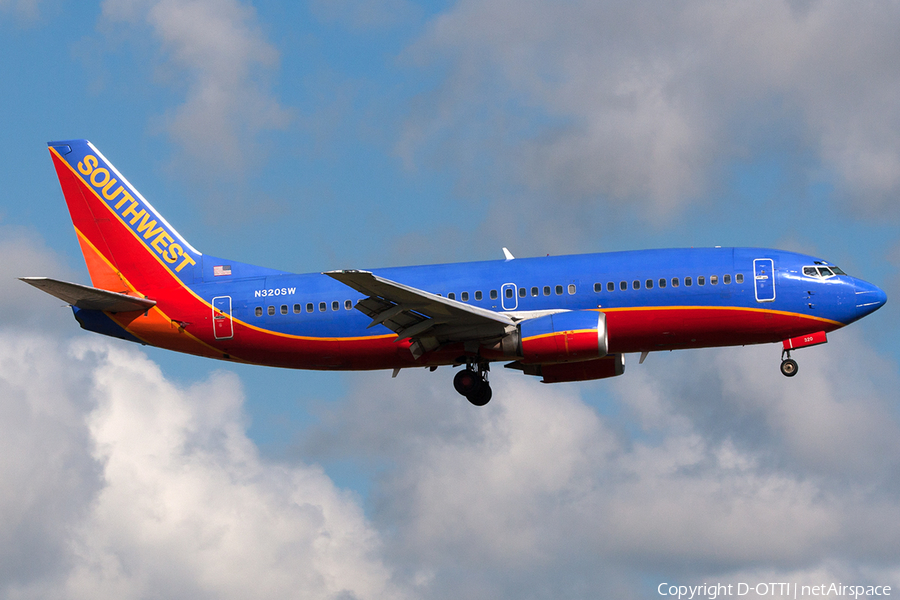 Southwest Airlines Boeing 737-3H4 (N320SW) | Photo 233049