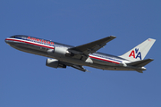 American Airlines Boeing 767-223(ER) (N321AA) at  Los Angeles - International, United States