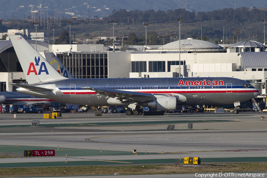 American Airlines Boeing 767-223(ER) (N322AA) | Photo 338580