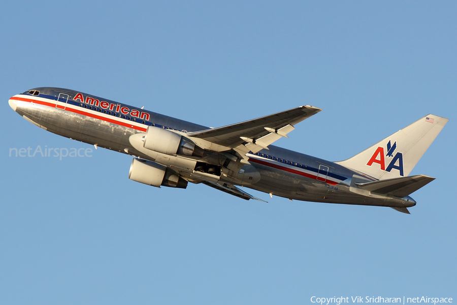 American Airlines Boeing 767-223(ER) (N322AA) | Photo 7542