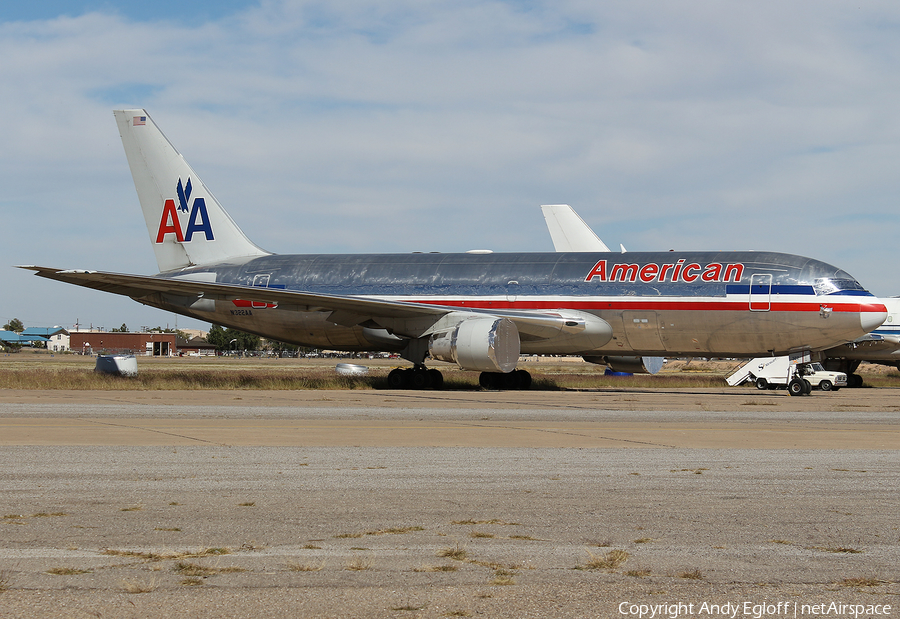 American Airlines Boeing 767-223(ER) (N322AA) | Photo 381427