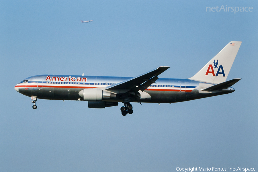 American Airlines Boeing 767-223(ER) (N322AA) | Photo 237548