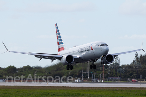 American Airlines Boeing 737-8 MAX (N322TH) at  Miami - International, United States