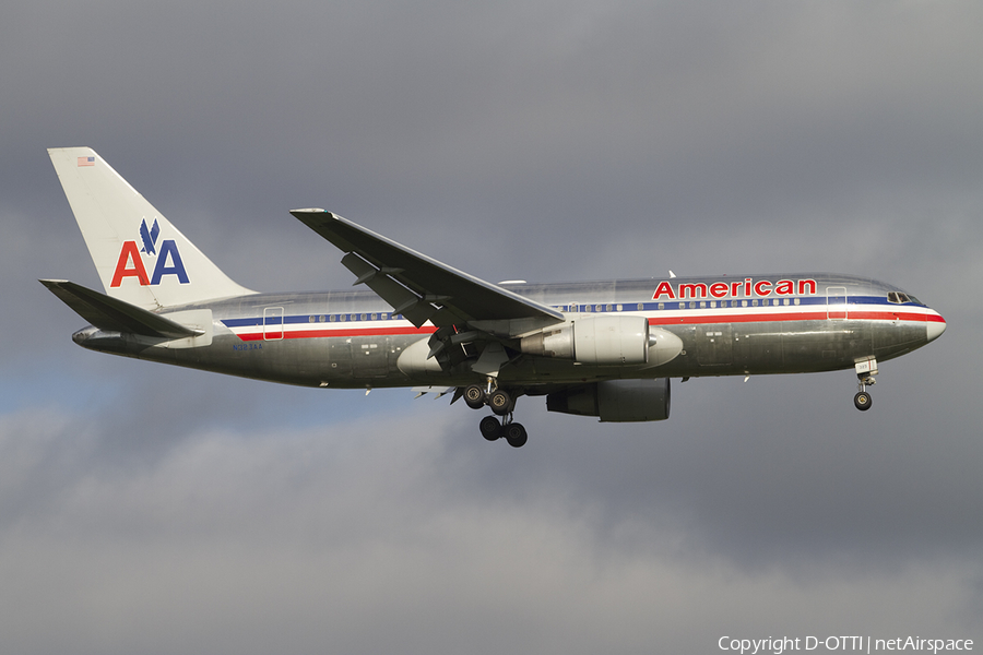 American Airlines Boeing 767-223(ER) (N323AA) | Photo 385310