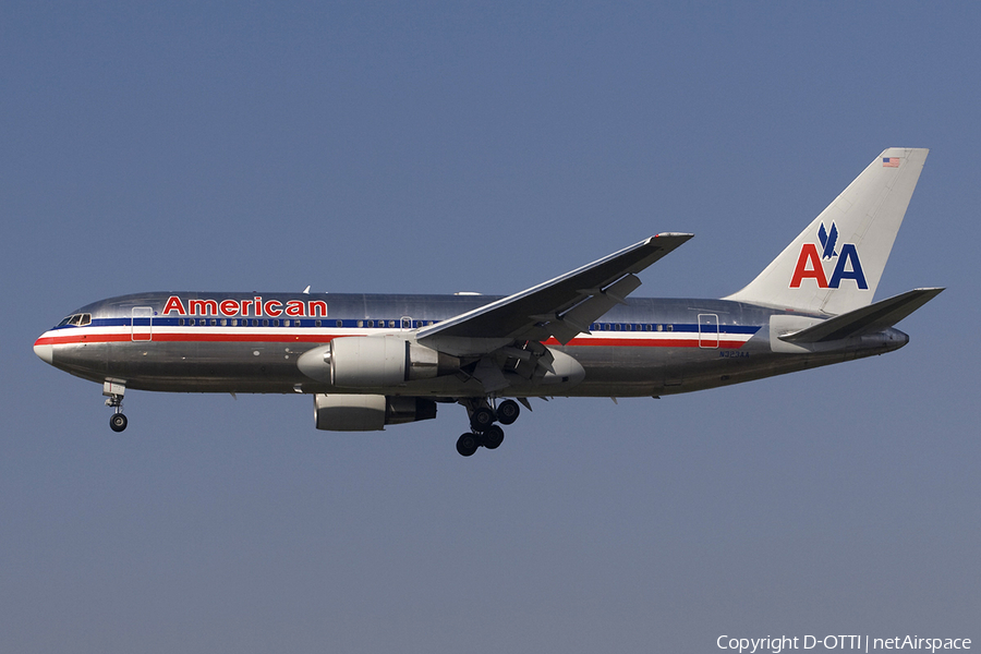 American Airlines Boeing 767-223(ER) (N323AA) | Photo 279517