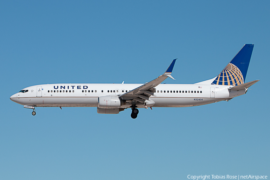 United Airlines Boeing 737-924 (N32404) | Photo 275088