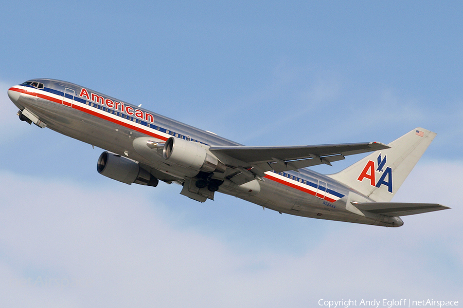 American Airlines Boeing 767-223(ER) (N324AA) | Photo 225776