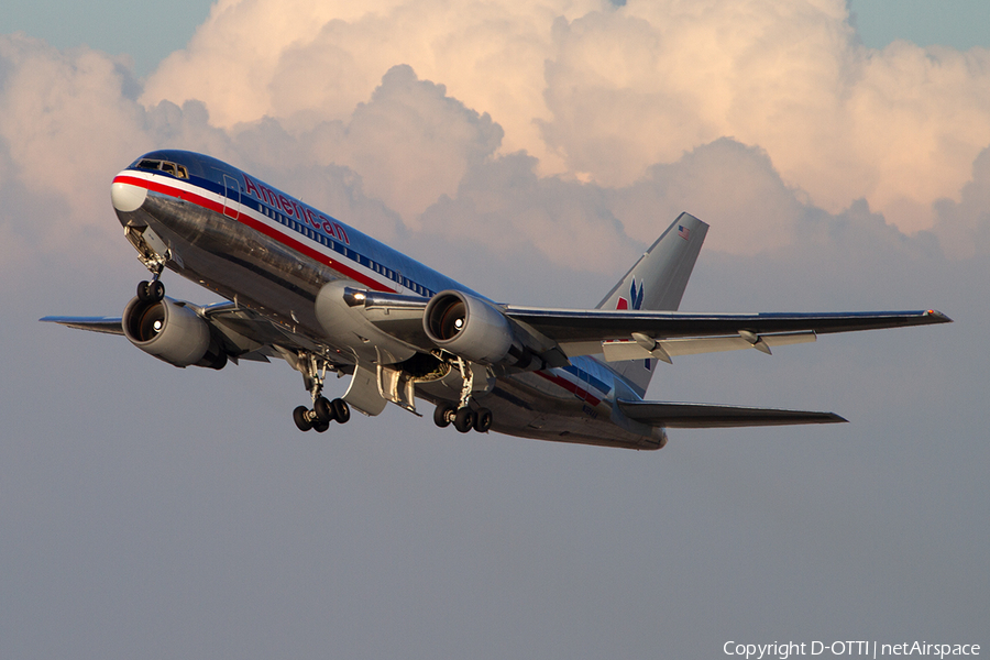 American Airlines Boeing 767-223(ER) (N324AA) | Photo 337369