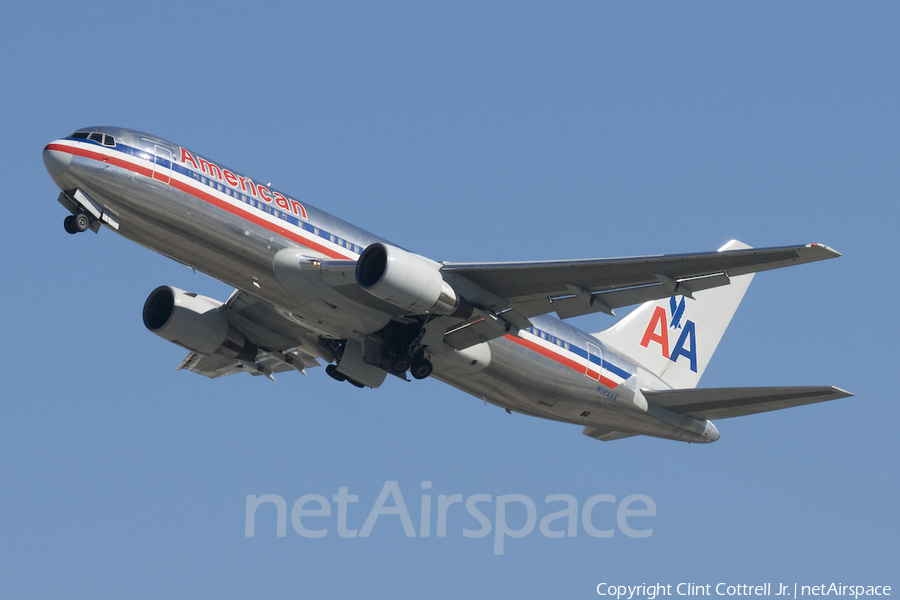 American Airlines Boeing 767-223(ER) (N324AA) | Photo 40592