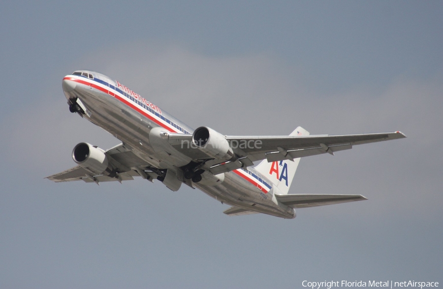 American Airlines Boeing 767-223(ER) (N324AA) | Photo 300290
