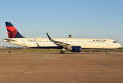 Delta Air Lines Airbus A321-211 (N324DX) at  Dallas/Ft. Worth - International, United States