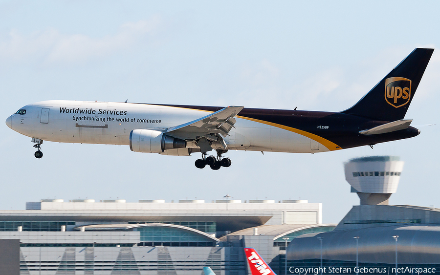 United Parcel Service Boeing 767-34AF(ER) (N325UP) | Photo 2480