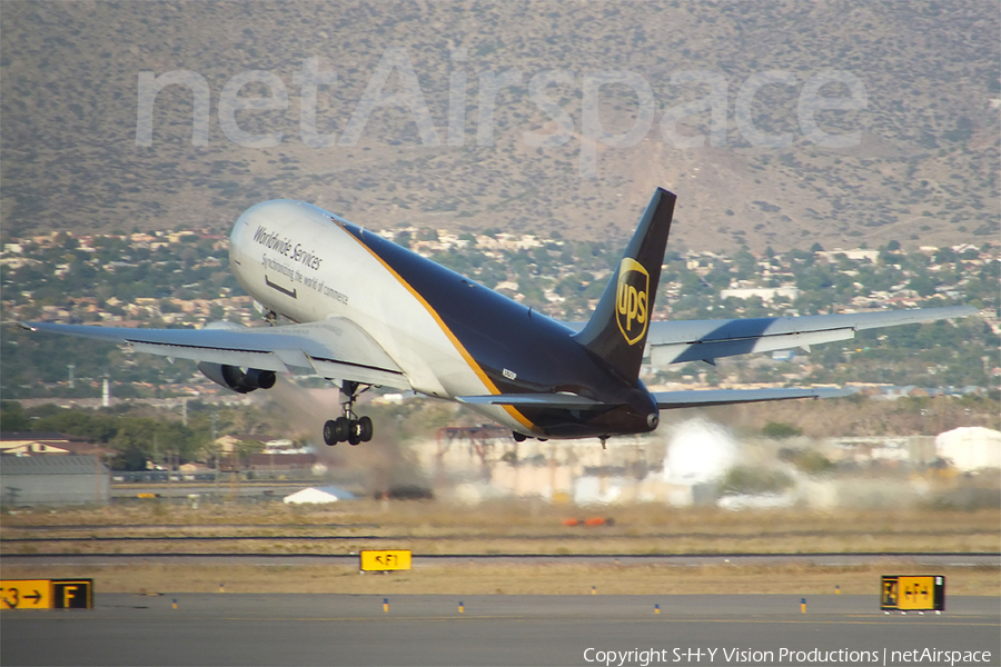 United Parcel Service Boeing 767-34AF(ER) (N325UP) | Photo 12773