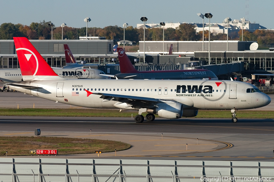Northwest Airlines Airbus A320-211 (N325US) | Photo 190582