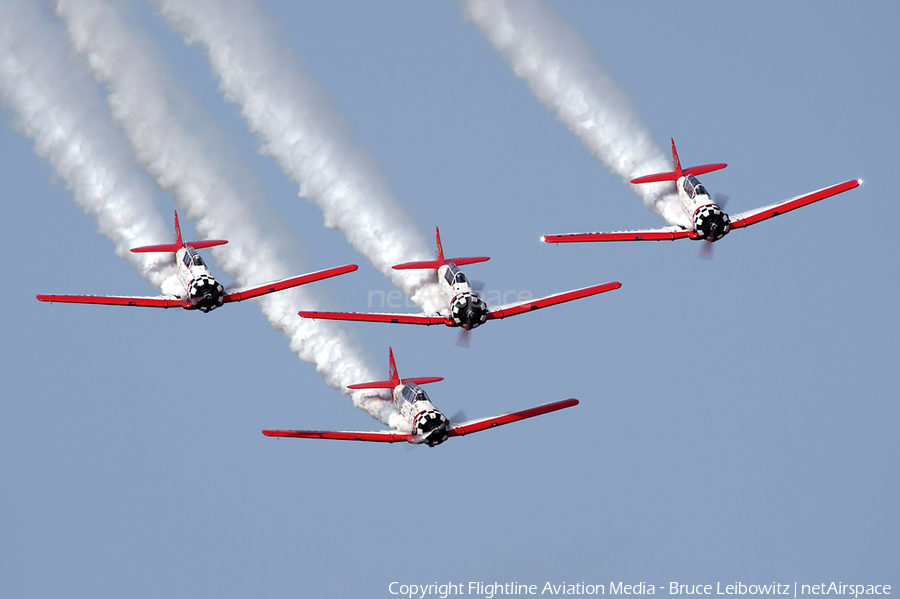 Aeroshell Aerobatic Team North American SNJ-5 Texan (N3267G) | Photo 166078