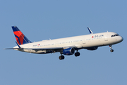 Delta Air Lines Airbus A321-211 (N326DN) at  Washington - Ronald Reagan National, United States