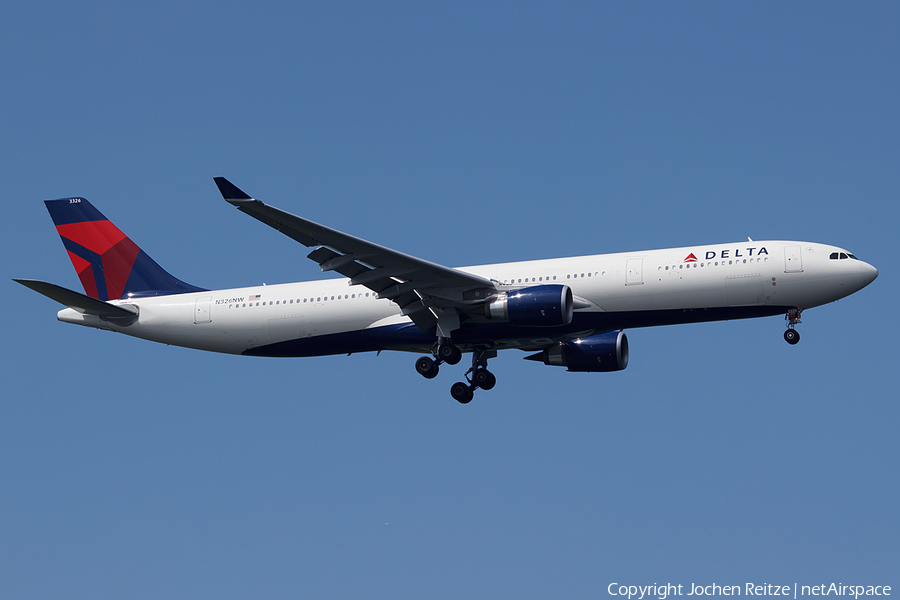Delta Air Lines Airbus A330-302 (N326NW) | Photo 125603