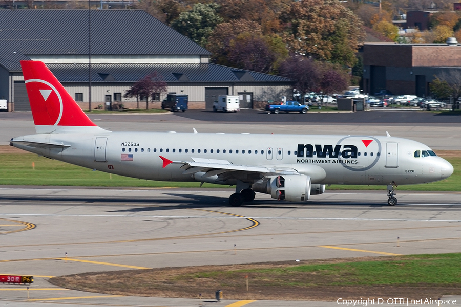 Northwest Airlines Airbus A320-211 (N326US) | Photo 191153