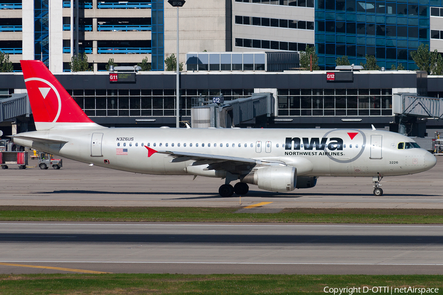 Northwest Airlines Airbus A320-211 (N326US) | Photo 189982