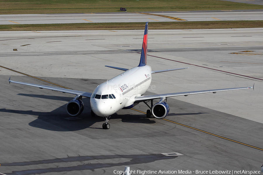 Delta Air Lines Airbus A320-211 (N327NW) | Photo 92911